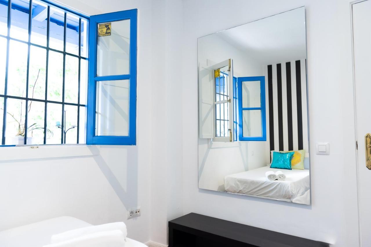 Tourist House Santa Cruz Apartment Sevilla Bagian luar foto
